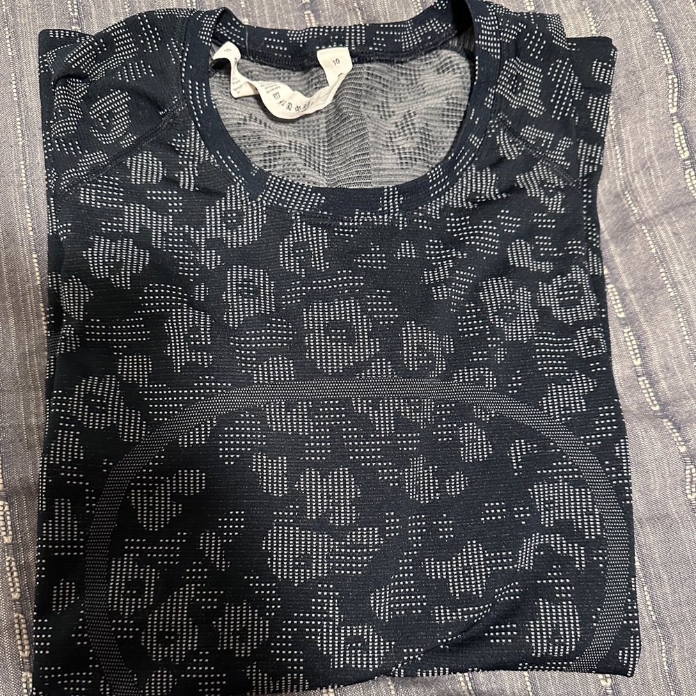 Lululemon Tech Swiftly long sleeve top.